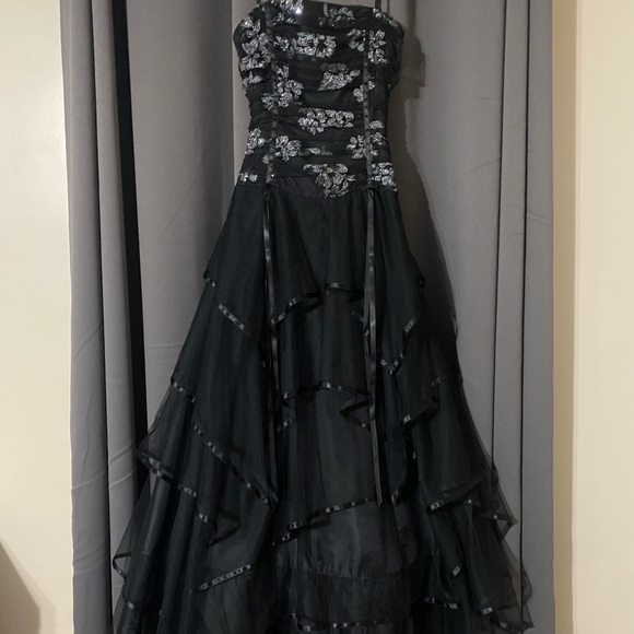 Size 3 Blondie Nites Dress - Picture 1 of 6